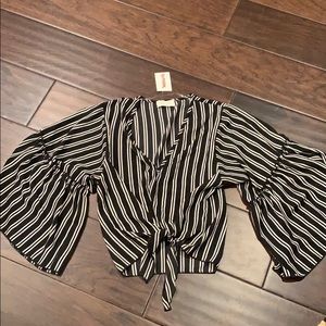 NWT Lavender Fields Size Small Tie Front Shirt